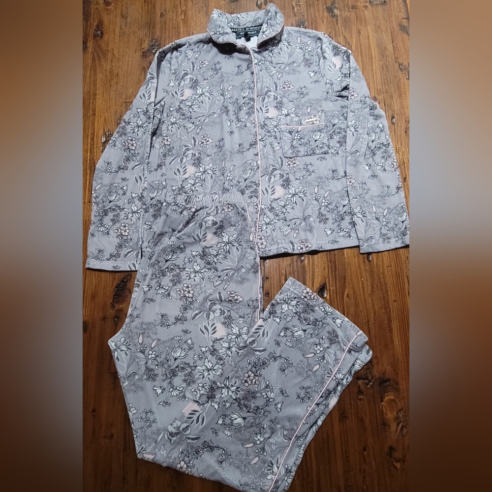BCBGMaxAzria Ladies Pajama Set in Gray Floral